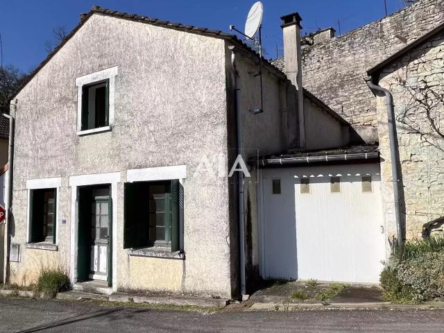 Maison en pierre à rénover avec garage – Vue sur la Charente – L