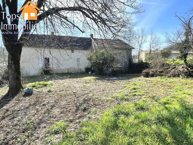 Maison en pierre à rénover avec grange sur terrain de 4938m2 73m² La Rouquette