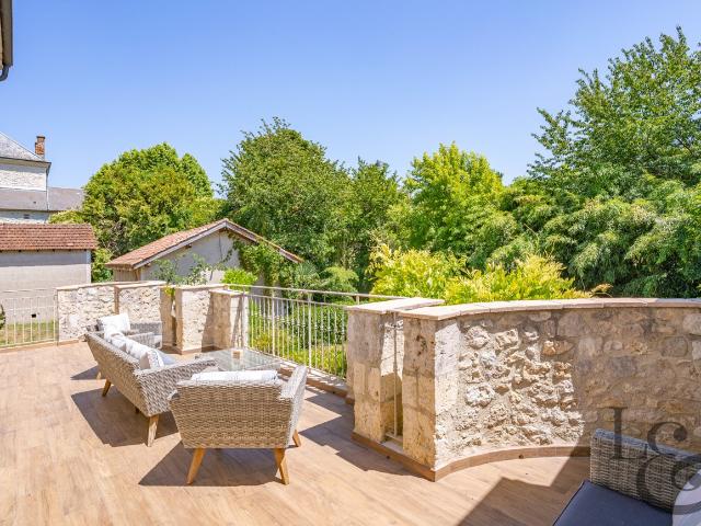 Maison en pierre à vendre à Dausse 188m² Dausse