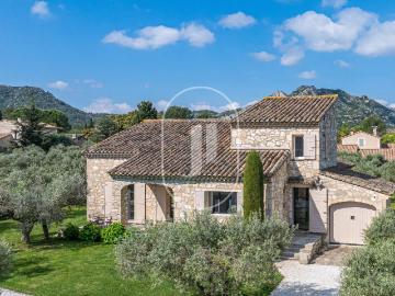 Maison en pierre à vendre à Eygalières 173m² Eygalières