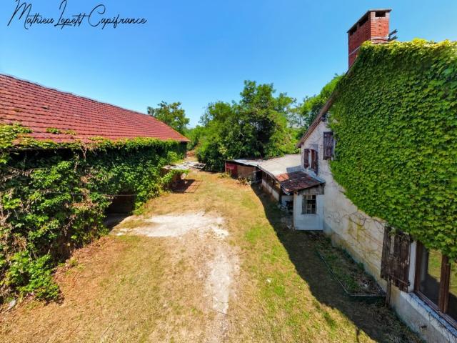 Maison EN PIERRE à vendre 5 pièces CUBJAC 24 148 m² AVEC GRANGE 100 m² SUR TERRAIN 6133 m² zone ZC
