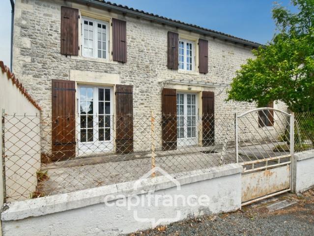 Maison en pierre à vendre 6 pièces SAINT PARDOULT 17 avec garage et atelier