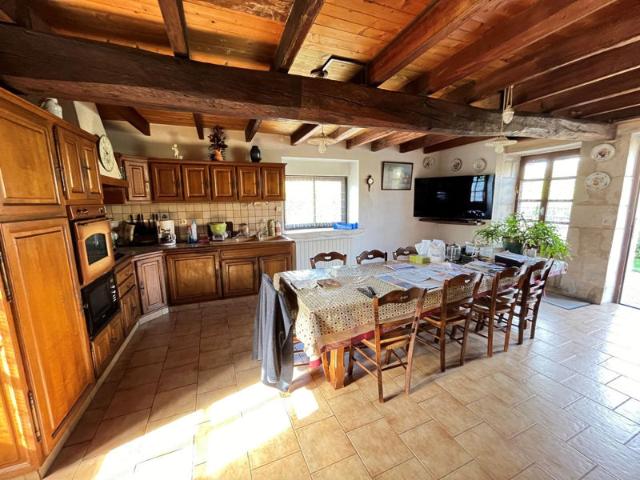 Maison en pierre accès conche saint pierre le vieux