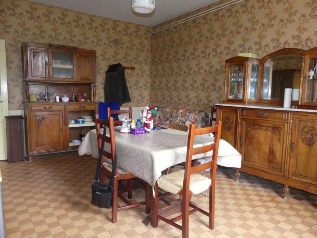MAISON EN PIERRE BROYE