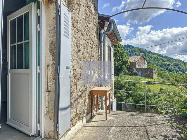 Maison en pierre Cachet et fort potentiel