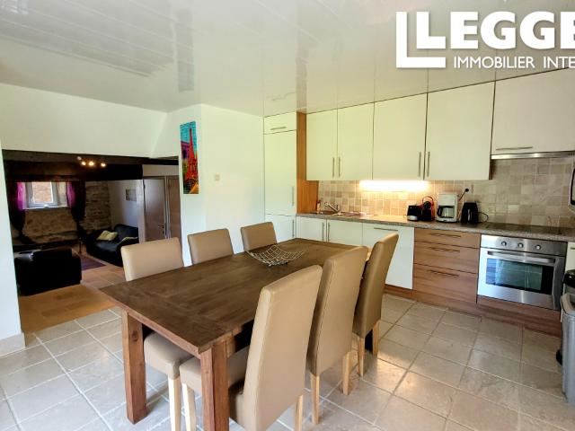 Maison en pierre charmante avec 2 gîtes, piscine chauffée et espace bien être