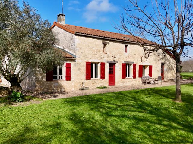 Maison en pierre, charme authentique, calme absolu, 7500 m2