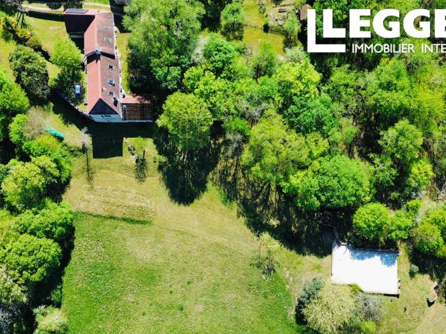 Maison en pierre du Périgord avec piscine, dépendances et parc d’1 hectare