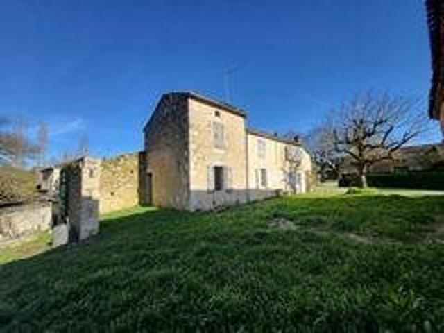 MAISON EN PIERRE DANS CHARMANT HAMEAU En bordure d'un ruis. 96m² Béraut