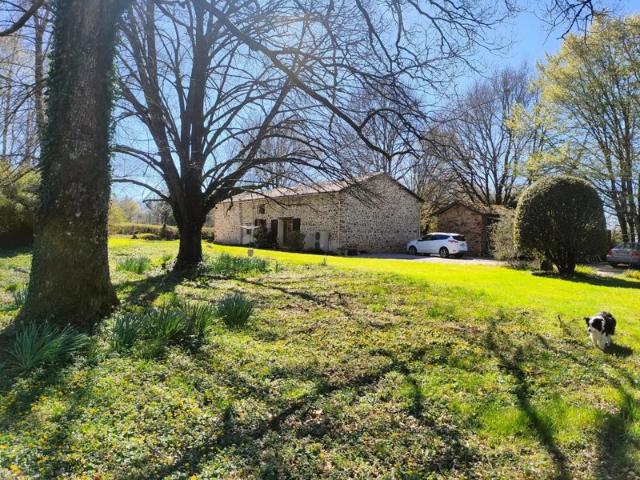 Maison en pierre dans joli endroit