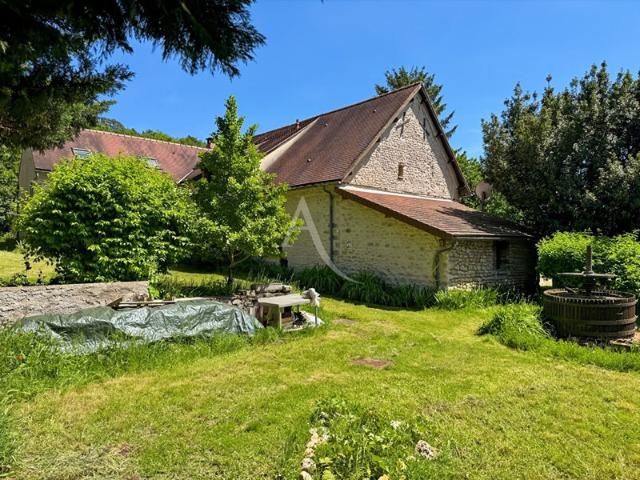 MAISON EN PIERRE DANS LA VALLÉE DE LA JUINE