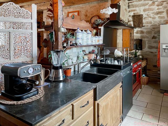 MAISON EN PIERRE DANS LE LOT