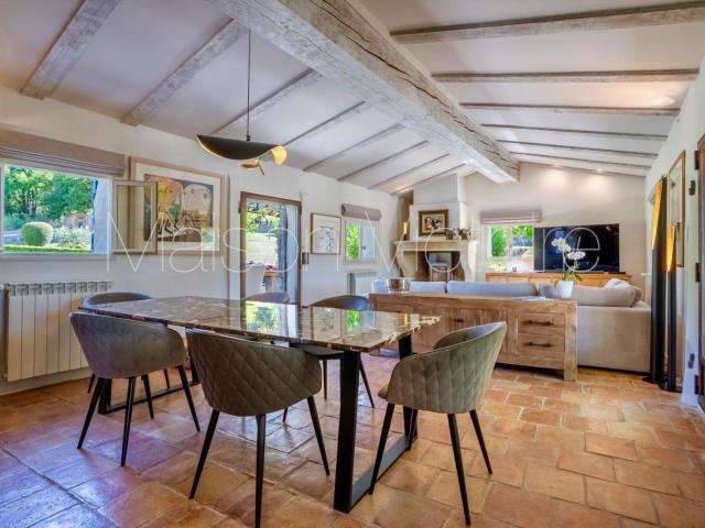 Belle maison en pierre avec vue panoramique et piscine chauf. 115m² Saignon