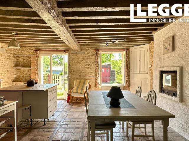 Maison en pierre de caractère – 146 m² – Jardin, garage et piscine