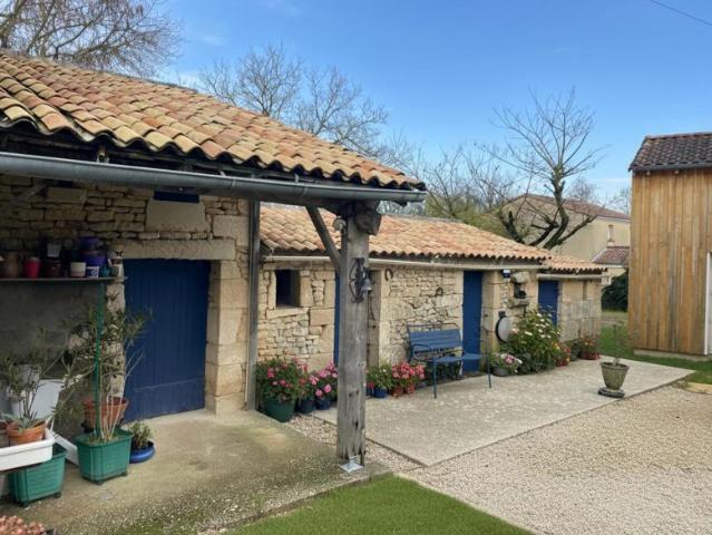 Maison en pierre de caractère avec dépendances 79260 La Crèche