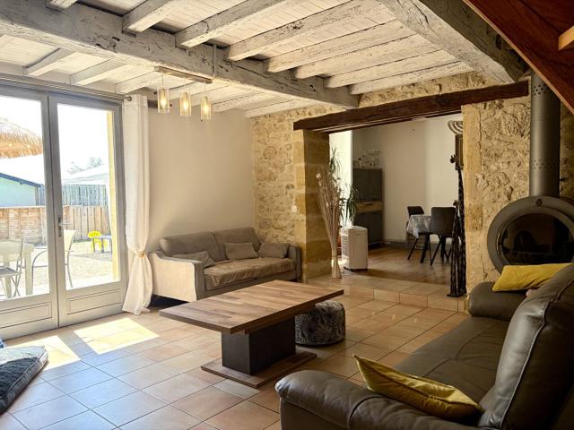 Maison en pierre de caractère avec piscine, à 15min de Saint. 152m² Castillon La Bataille