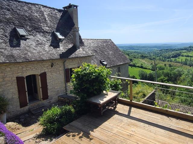 Maison en pierre de caractère avec vue dominante