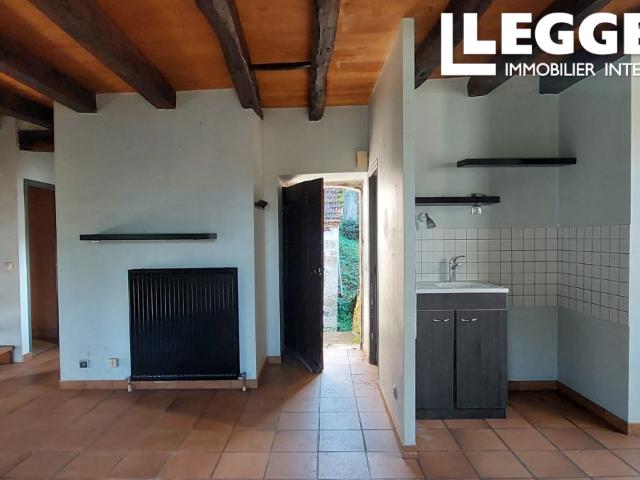 Maison en pierre de caractère avec 3 chambres et hangar indépendant