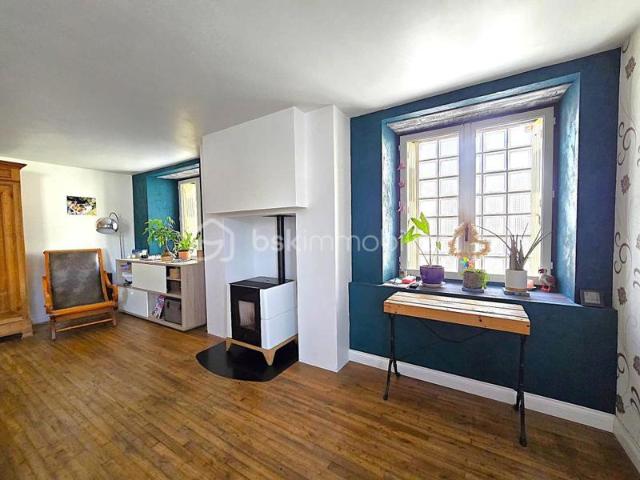 Maison en pierre de charme – Bourg des Comptes Au cœur du site prisé de La Courbe · 5 min gare SNCF · 7 min échangeur Rennes/Nantes–Redon