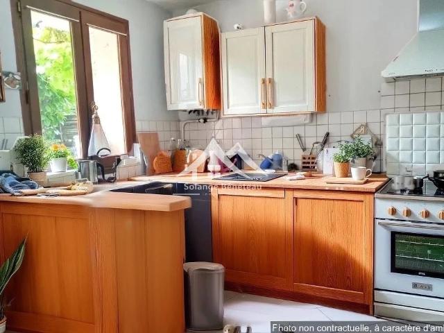 Maison en pierre de plain pied À 200m du centre de Casteljal. 73m² Casteljaloux