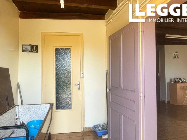 Maison en pierre de plain pied avec combles aménageables – Charme et potentiel dans un hameau paisible