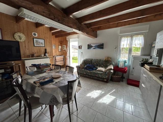 MAISON EN PIERRE DE TUFFEAU PETIT VILLAGE TROGLO