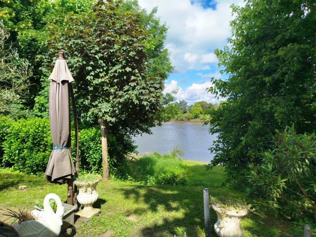 Maison en pierre de taille avec vue imprenable sur la Dordog. 152m² Civrac sur Dordogne