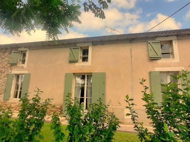 Maison en pierre de 153 m² 4 CH, terrain clos 1862 m² GIR 153m² Langon