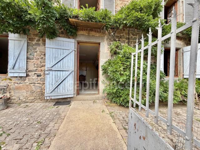Maison En Pierre De 150 M2, 4 Chambres, Terrain De 2 000 M2. 150m² Champoly