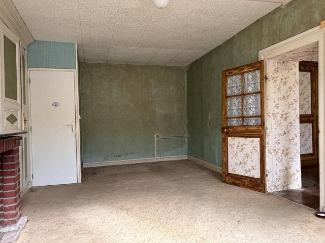 Maison en pierre de 160 m2 avec terrain clos et arboré Ville. 160m² Villers Saint Sépulcre
