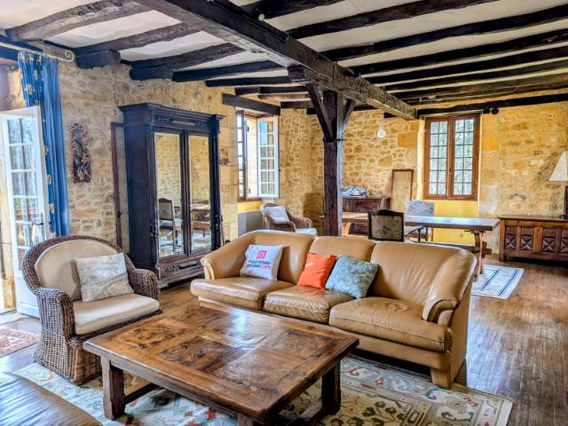 Maison ancienne de caractère, 3 chambres, grand séjour de 60 m², grangette, garage, vue campagne à Saint Pompont, Périgord Noir