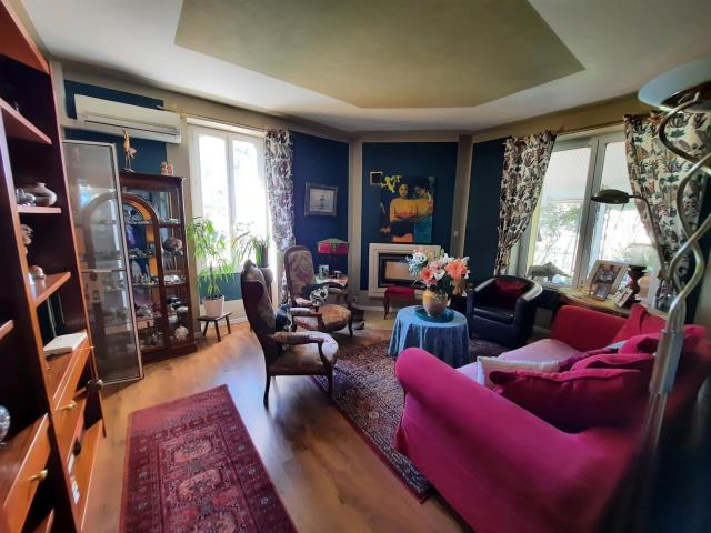 Maison en pierre de 179 m2 avec piscine, dépendances, jardin. 179m² Castillon La Bataille