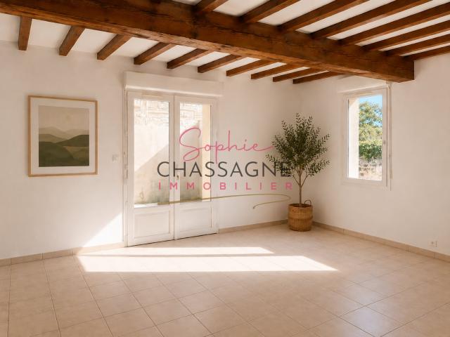 Maison en pierre de 104 m2 avec un étage proche de Branne. 104m² Branne