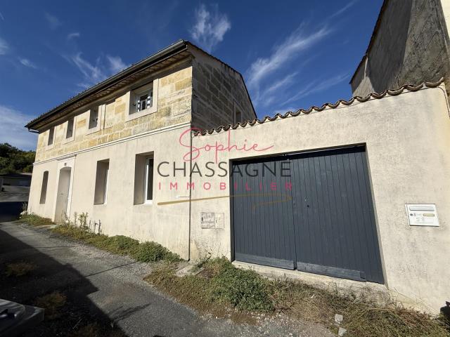 Maison en pierre de 104 m2 avec un étage proche de Branne. 104m² Branne