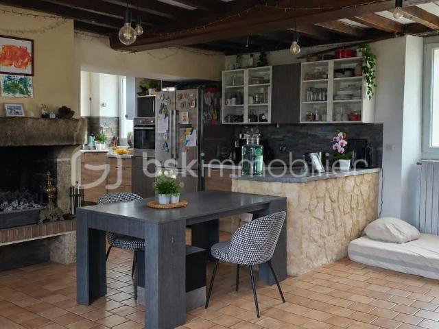 Maison en pierre de 113 m2 avec dépendances à Sainte Marguerite de Carrouges