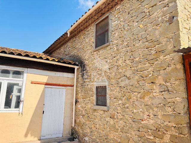 Maison en pierre de 129 m2 avec grange, garage et jardin
