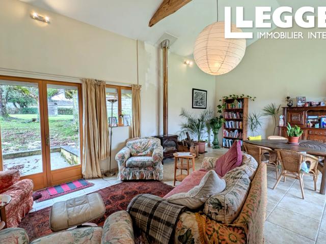 Charmante maison de 132m² avec terrain constructible et dépendances à 5mn de Montguyon en Charente Maritime