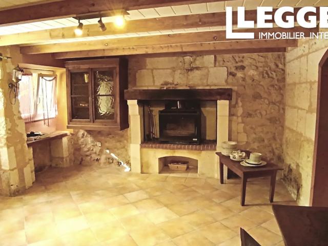 Maison en pierre de 240m2 avec 4 chambres et logement annexe. Piscine, Jacuzzi sur plus 6000 m2 de terrain