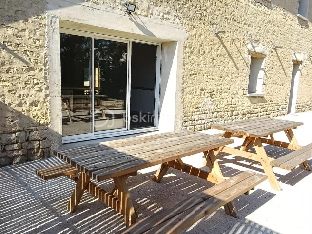 Maison en pierre de 246 m² à Chasseneuil Du Poitou