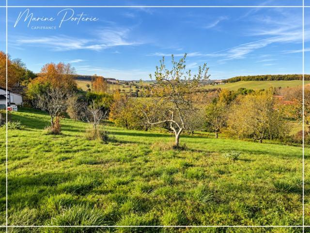 Maison en pierre de 200 m² avec 3 065 m² de terrain à Lavardens