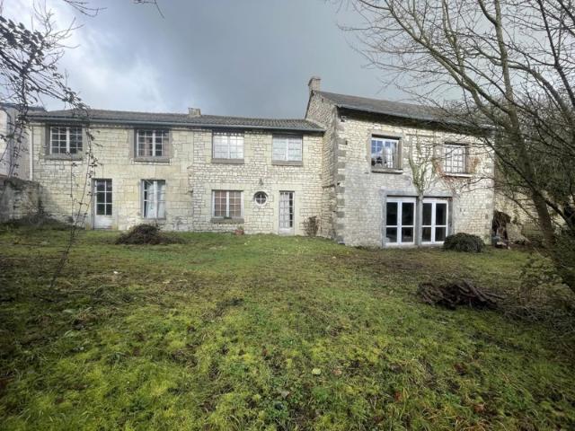 Maison en pierre de 200 m² à rénover