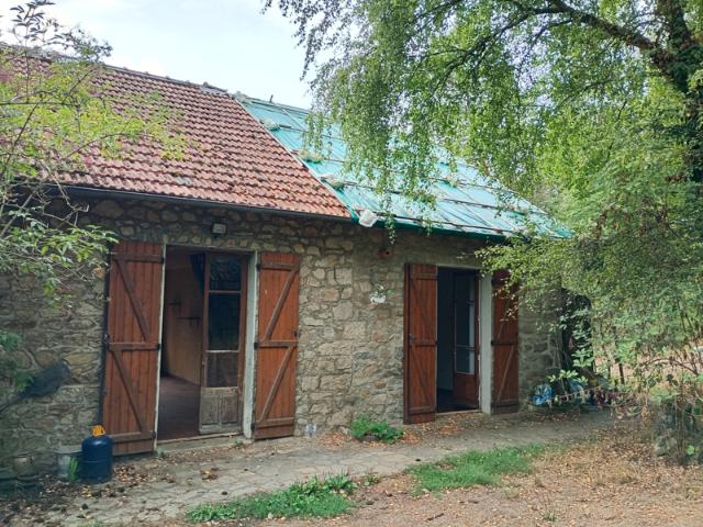 Maison en pierre de 5 chambres de 137m2 sur 5080m2 de terrai