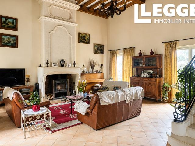 Maison en pierre de 5 chambres rénovée par un artisan doué