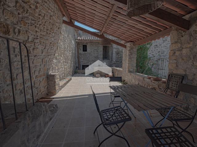 Maison en pierre de 6 pièces avec jardin et vue dégagée Gros. 133m² Grospierres