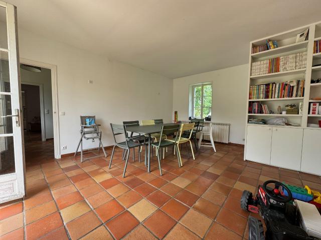 Maison en pierre de 6 pièces à PLAILLY à louer