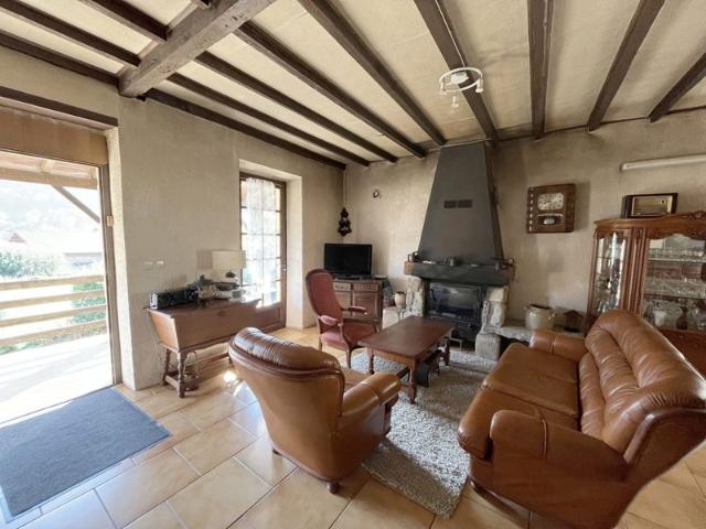 Maison en pierre d'env. 116 m² dans village de caractère