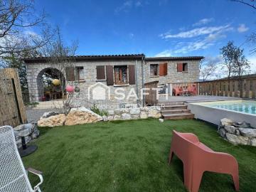 Maison en pierre, dépendance et piscine