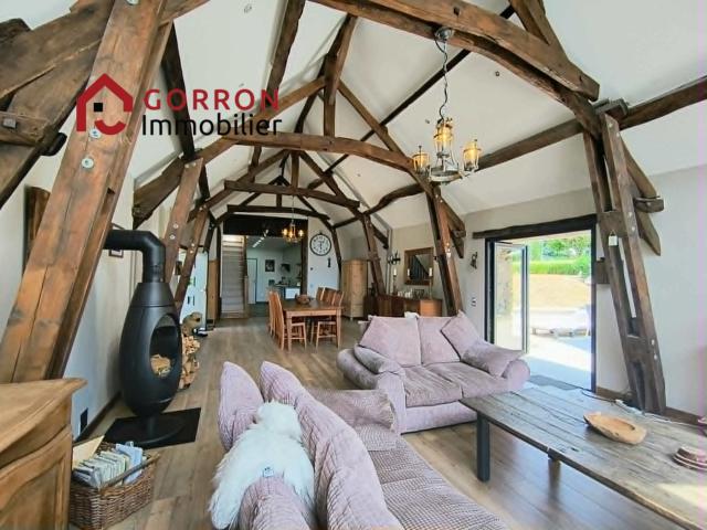 Maison en pierre et gîte dans un hameau
