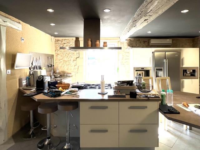 Maison en pierre et ses dépendances 220m² Condezaygues