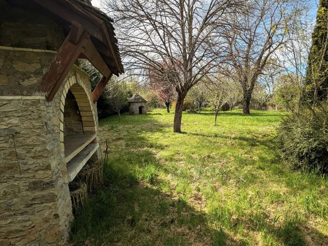 Maison en pierre en bordure de la rivière. 138m² Milhars
